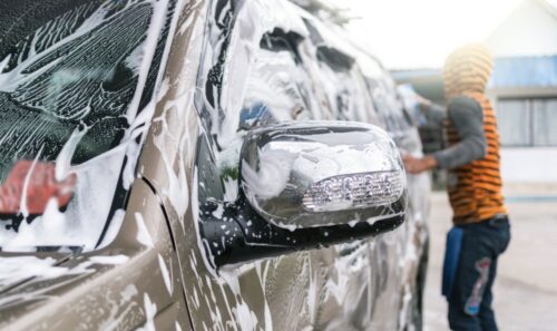 車の洗車に食器用洗剤や中性洗剤は使える？